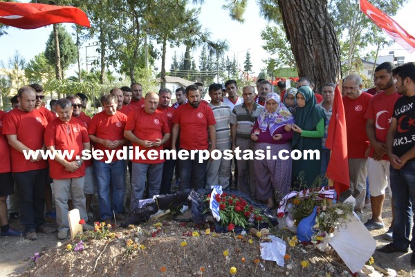 ŞEHİT AİLESİNİ TARAFTAR ZİYARET FOTOĞRAFLARI (8)